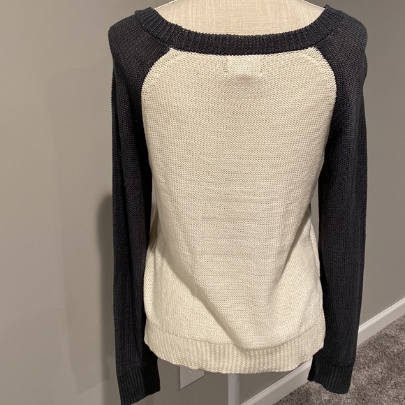 Mudd Skull Sweater Size M (Juniors) - Picture 3 of 13